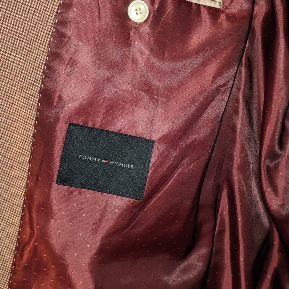 Tommy Hillfiger Cranberry/Brown Sports Coat. - Picture 4 of 6